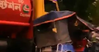 চুয়াডাঙ্গায় ইজিবাইকে ট্যাংকলরির চাপা; তিনজনের মৃত্যু, শিশুসহ আহত ৫